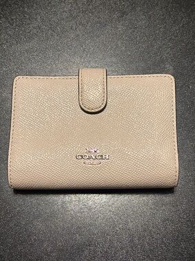 Coach Pebbled Leather Medium Corner Zip Snap Wallet in Light Beige
